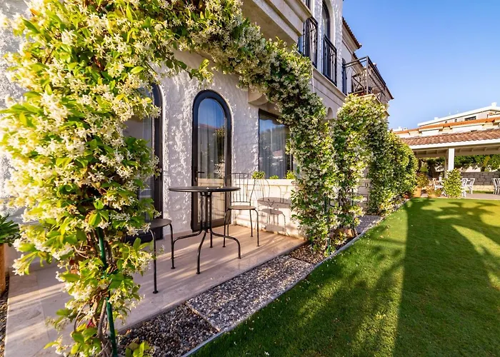 Cemal Butik Алачати